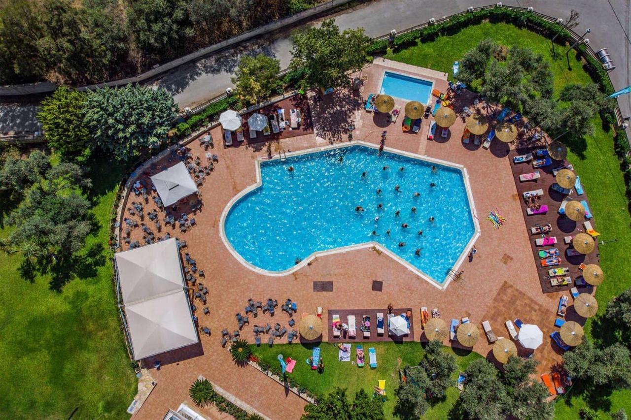 Evia Riviera Resort Amarynthos Exterior foto