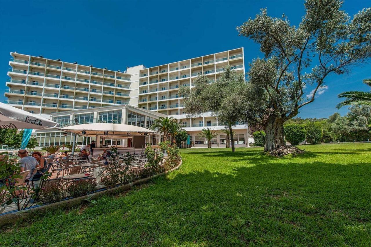Evia Riviera Resort Amarynthos Exterior foto