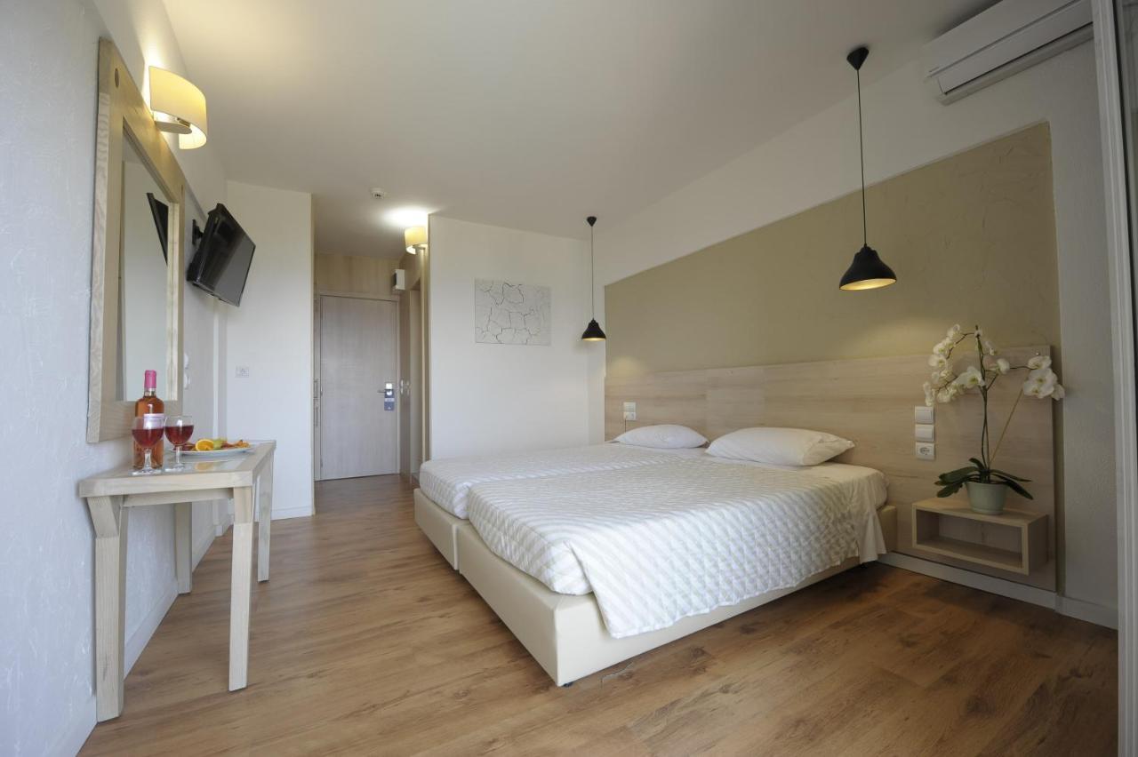 Evia Riviera Resort Amarynthos Exterior foto